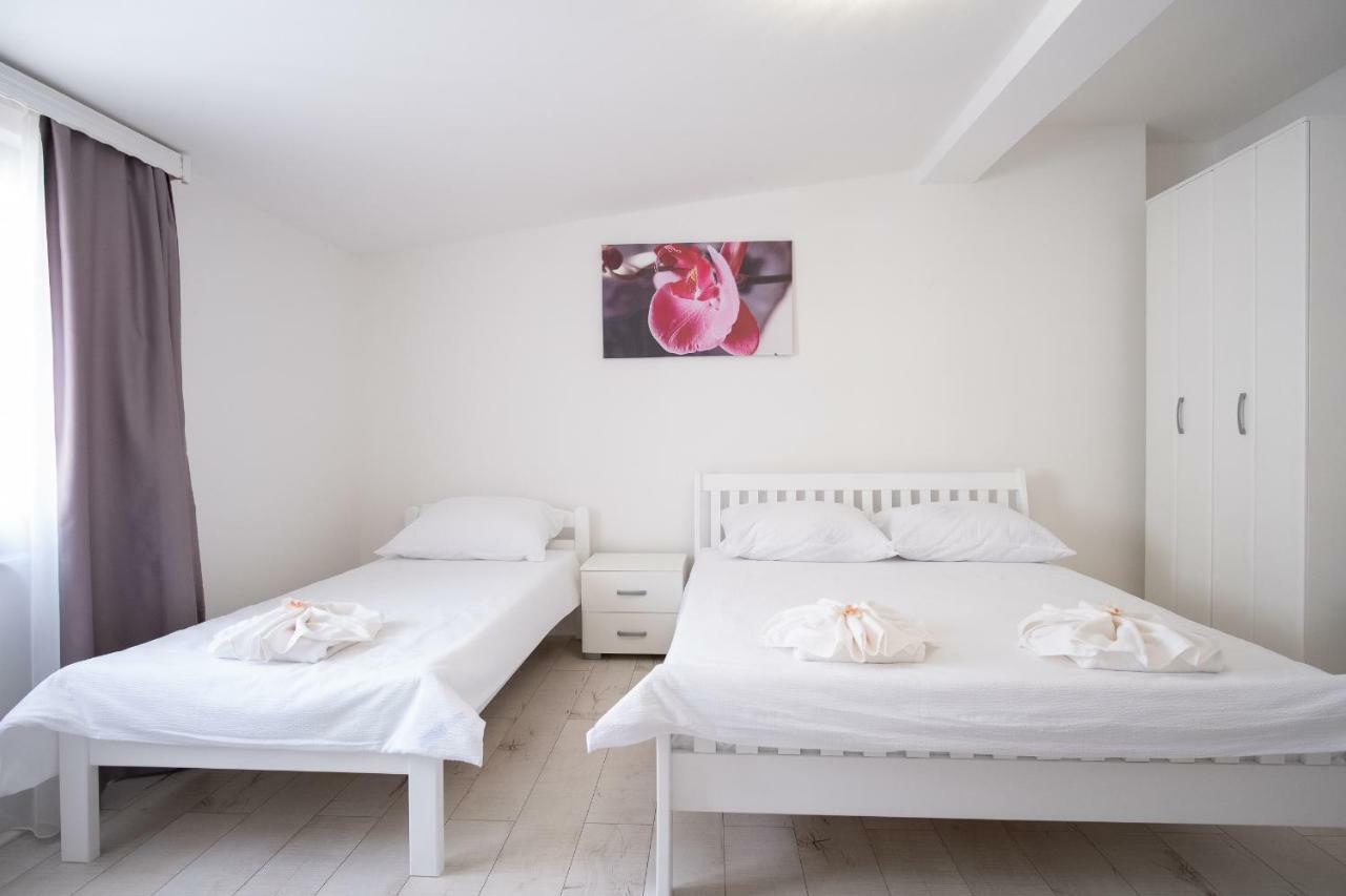 Apartmani Vila Kosa เทรบินเย ภายนอก รูปภาพ