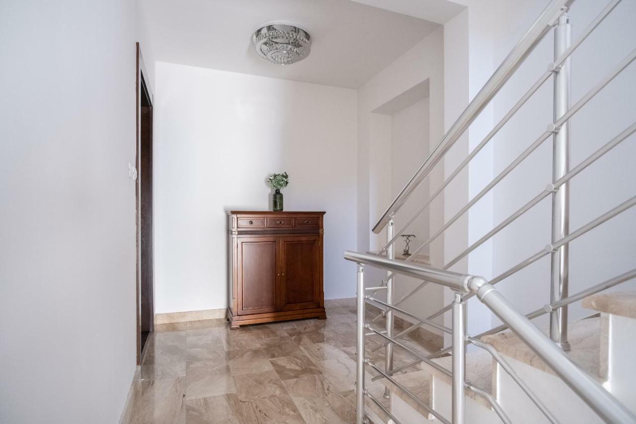 Apartmani Vila Kosa เทรบินเย ภายนอก รูปภาพ